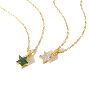 Élégants colliers en acier inoxydable plaqué or 18k avec pendentifs étoile