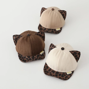 Berretti per neonati con orecchie leopardate in cotone marrone scuro, kaki e beige