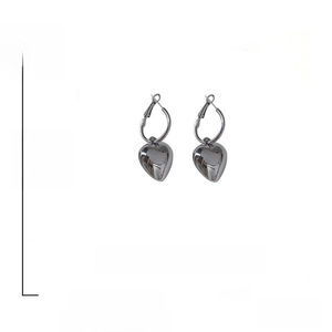 Detailed size specifications of silver heart drop earrings with S925 silver needles
