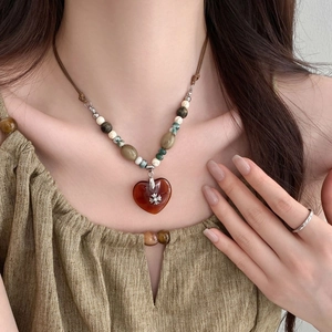 Retro irregular tiger eye stone heart pendant necklace with beaded bohemian strand