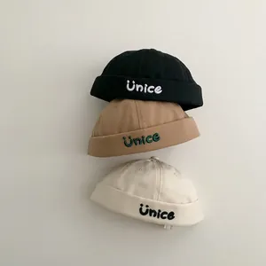 Tre colori di cappelli docker in cotone per bambini con ricamo Unice per ragazzi e ragazze
