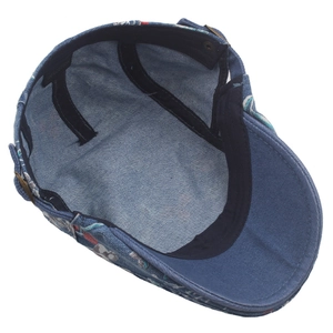 Détails de la doublure en coton et de la bande de confort d'un béret en jean fleuri