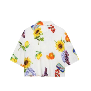 Chemise blanche à manches courtes avec imprimés fleurs et fruits de style méditerranéen