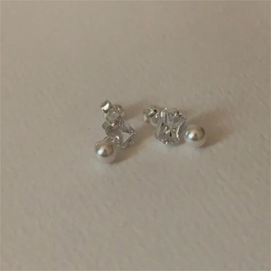 925 silver stud earrings featuring rectangular clear zircon and white round pearls