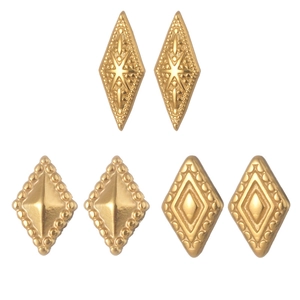 Lot de trois paires de boucles d'oreilles losanges dorées vintage à motifs géométriques