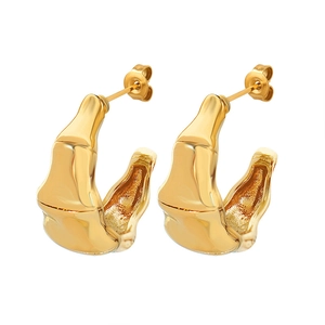 Boucles d'oreilles créoles C vintage en acier titane doré motif bambou pour femme