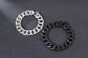 Détails de bracelets à maillons gourmette en acier poli argenté et noir mat