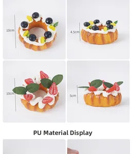 Dimensioni dettagliate delle ciambelle in PU da 10cm con mirtilli e fragole artificiali