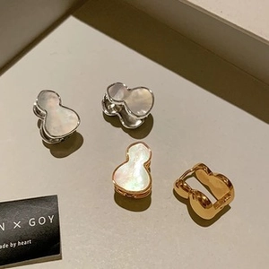 Detail of wulu earrings in gold and silver finish with white mother of pearl inlay