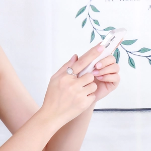 Geometrischer Zirkonia-Ring für Damen mit hohlem Lotusmuster auf einem schmalen Band