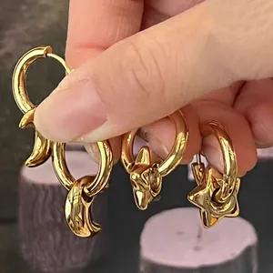 Orecchini a cerchio in acciaio inossidabile placcato oro 18K con ciondoli stella e luna