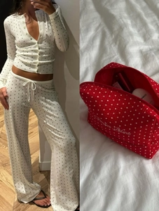 Ensemble en maille gaufrée à pois avec cardigan à boutons et pantalon taille haute assorti