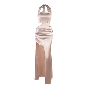 Robe longue en satin champagne à licou avec découpe à la taille et fente haute