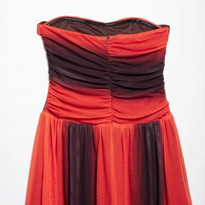 Robe bustier en mesh froncé dégradé orange et violet avec design dos nu et ajouré sexy