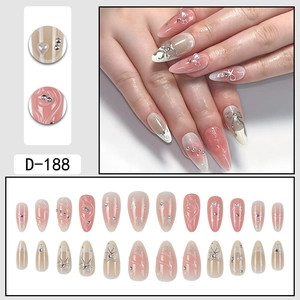 Set unghie finte a mandorla sfumate rosa con fiocco 3D argento e perle decorative