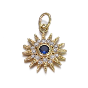 Pendentif soleil doré avec pierre bleue centrale et détails scintillants en zircon