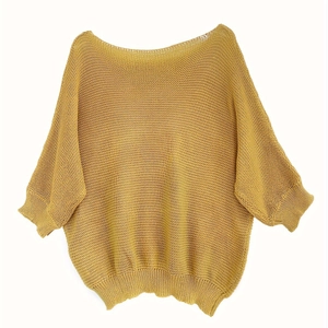 Eleganter senfgelber Oversize-Strickpullover mit weitem Ausschnitt und Dreiviertelärmeln