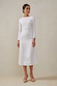 Detail of slim-fit white floral midi dress with round neck and long sleeves