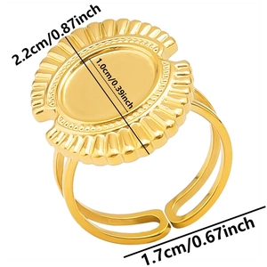 Detailed size chart for golden oval ring showing 2.2cm length and adjustable band