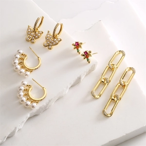 Luxury Gold Copper Zircon Artificial Pearl Dangle Earrings Elegant Butterfly Bee Long Chain Earrings For Women Fashion Jewelry