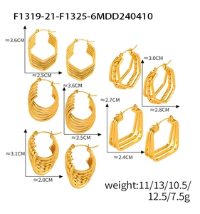 Detailed chart showing sizes and weights of gold geometric layered earrings