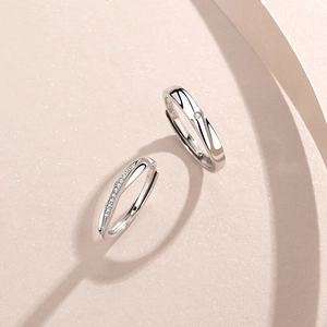 S925 sterling silver Mobius rings for couples featuring a twisted design with small diamonds