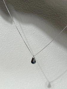 S925 sterling silver minimalist teardrop pendant necklace with a polished mirror finish chain