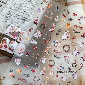 Weihnachts-Nagelsticker mit handgezeichneten Hasen- und Fuchsmotiven auf Holzoberfläche