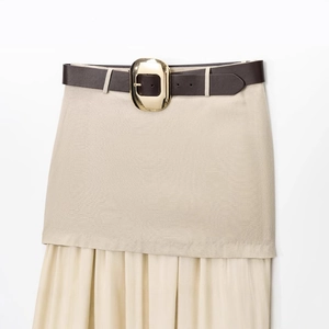Jupe midi élégante à taille haute avec ceinture en cuir marron et empiècement plissé