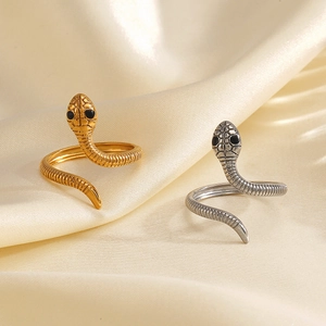 Anelli a serpente minimalisti in oro e argento con trama a scaglie e piccoli occhi neri