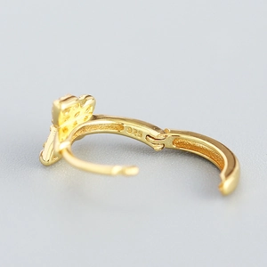 Sparkling butterfly stud earrings in gold plated S925 silver with crystal inlay