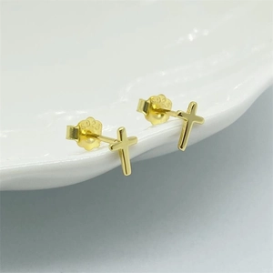 Minimalist S925 sterling silver cross stud earrings in gold finish displayed on a tray