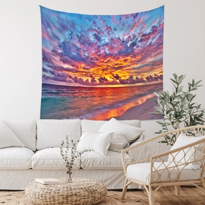 Détail d'une tapisserie de coucher de soleil sur la plage au-dessus d'un canapé