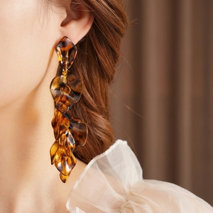 Retro amber resin petal tassel earrings featuring layered leopard print and long dangle style