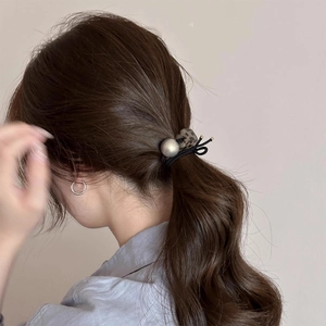 Tortoiseshell pearl hair tie on ponytail, elegant elastic band with leopard print charm