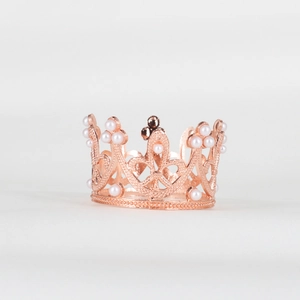 Rose gold round bridal crown with pearls for wedding hairstyle and cake decoration