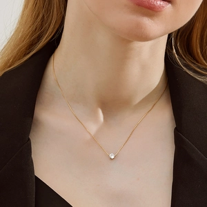 Sparkling zircon solitaire pendant necklace in 18K gold plated titanium steel on model