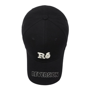 Classic black cotton baseball cap with white Ré embroidery and curved brim in top view