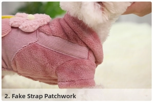 Detalle de sudadera de felpa rosa para mascotas con diseño de tirantes y aplique de flor