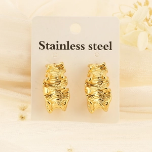 Boucles d'oreilles rétro françaises dorées en acier inoxydable à texture de lave