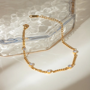Classic 18k gold plated stainless steel bracelet with five round cubic zirconia stones