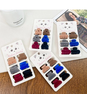 Detailierte Ansicht des 6er-Sets beflockter Mini-Haarklammern in Vintage-Farben