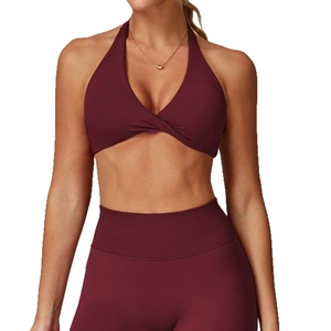 Ensemble de yoga bordeaux avec brassière dos nu et legging taille haute pour fitness