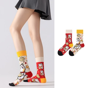 Asymmetrische Glückskatzen-Socken in Rot und Cremeweiß aus Baumwollmischung