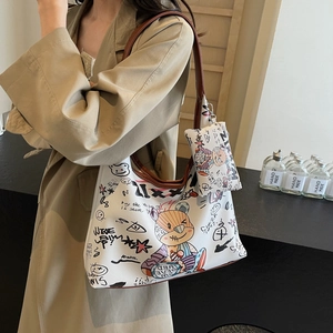 Sac bandoulière blanc avec imprimé graffiti ours et bandoulière marron réglable