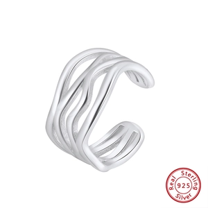 Minimalistischer S925 Sterling Silber Ohrmanschette mit gewelltem Kreuzdesign