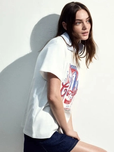 Oversize βαμβακερό λευκό μπλουζάκι polo με vintage τύπωμα ψαριών για το καλοκαίρι