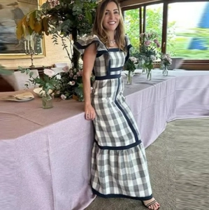 Elegantes Kleid mit Karomuster, Karomuster, Rüschenbündchen und modischem Fischschwanz-Saum