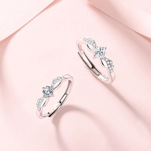 S925 sterling silver couple rings with round and square moissanite on pink silk