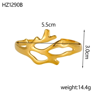Detailed size specifications for a gold coral-style镂空 open cuff bracelet, 5.5cm diameter